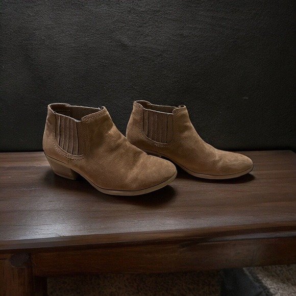 American Eagle 8W Shanna Chelsea Ankle Boot Cognac Slip On Faux Suede - Picture 1 of 12